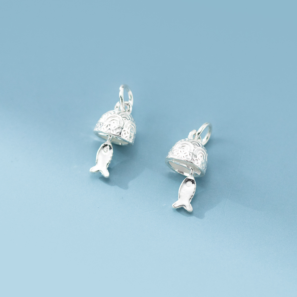 925スターリングシルバーベルチャーム、魚付き925シルバー - Jewelry Making In La のレビューと価格
