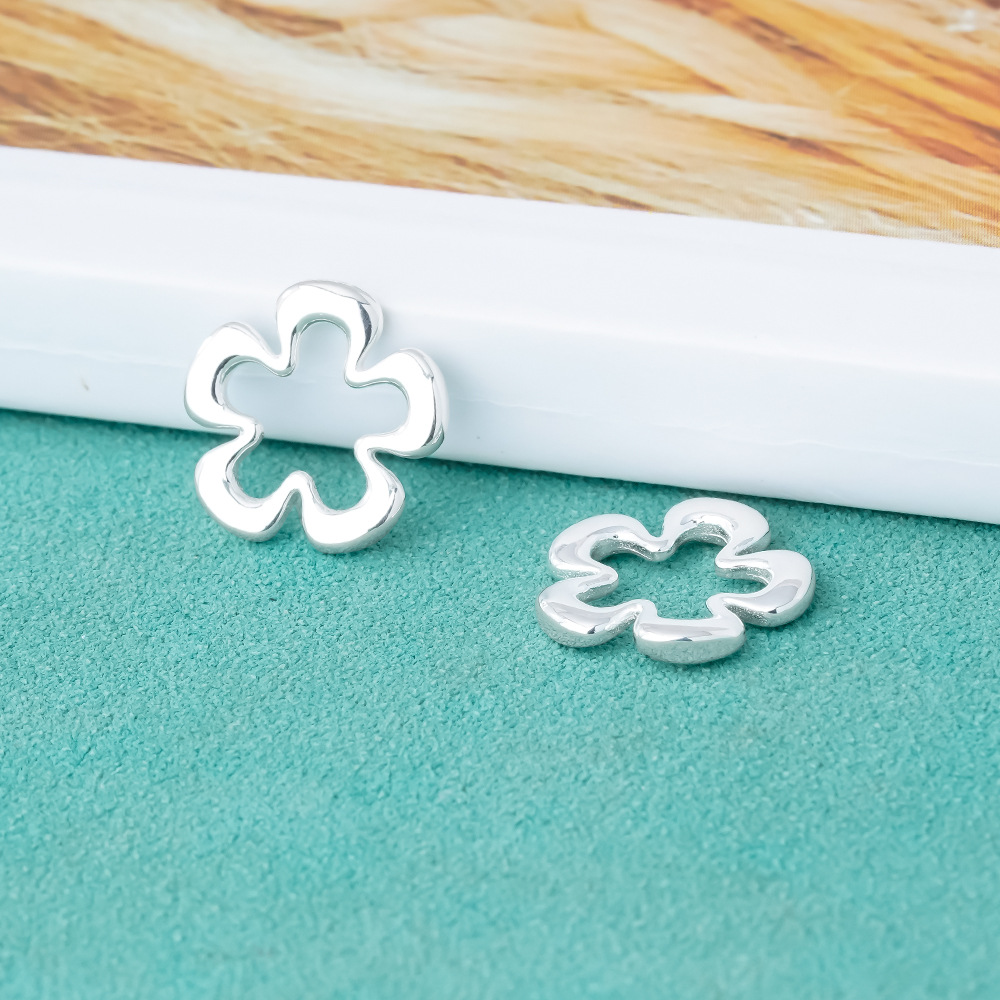 925スターリングシルバー製中空フラワーチャームペンダント、 - Jewelry Making In La のレビューと価格